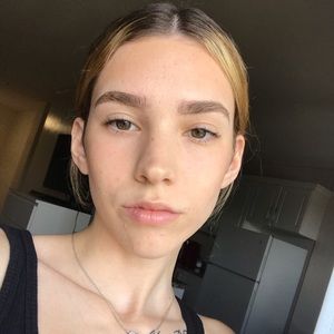 Meet your Posher, Chloe